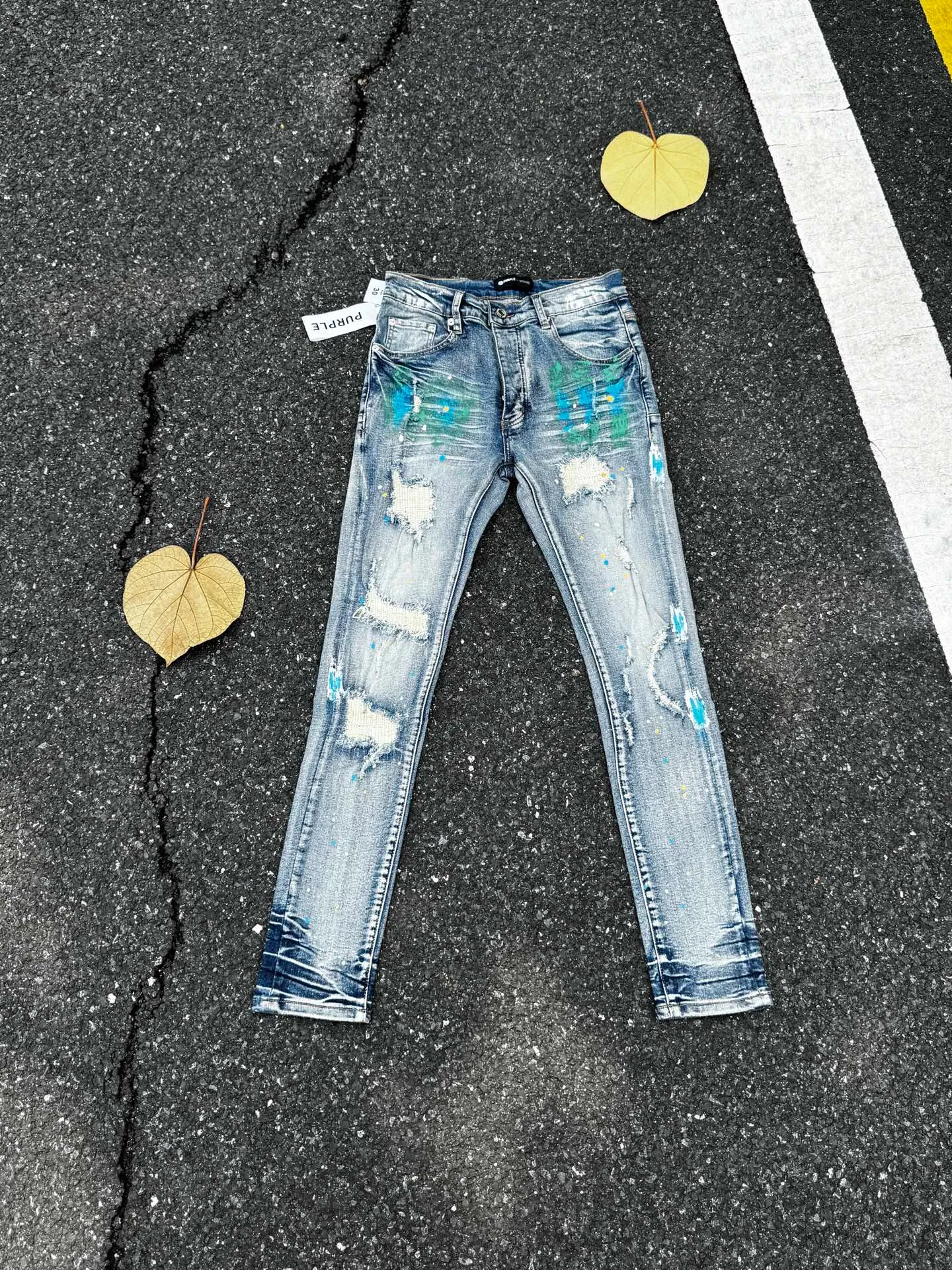 PU 2 (the back pocket label will not be returned or exchanged once it is removed) Top foreign trade order Purple Brand hole-splashed paint stretch skinny jeans for men and women Same Style Accessories: Complete accessories, all in original packaging, two tags and two labels on the back pocket to distinguish the low-end version on the outside, hardware and buckles are all in the same size, Authentic original with logo, aluminum alloy buckle, authentic Authentic printing inside the jeans pocket, every detail makes any version on the market Fabric: Authentic pattern-making and Authentic custom-made imported fabrics use unique washing and dyeing methods, and are individually hand-painted to make ripped and micro-elastic jeans. Sizes: 28 30 32 34 36